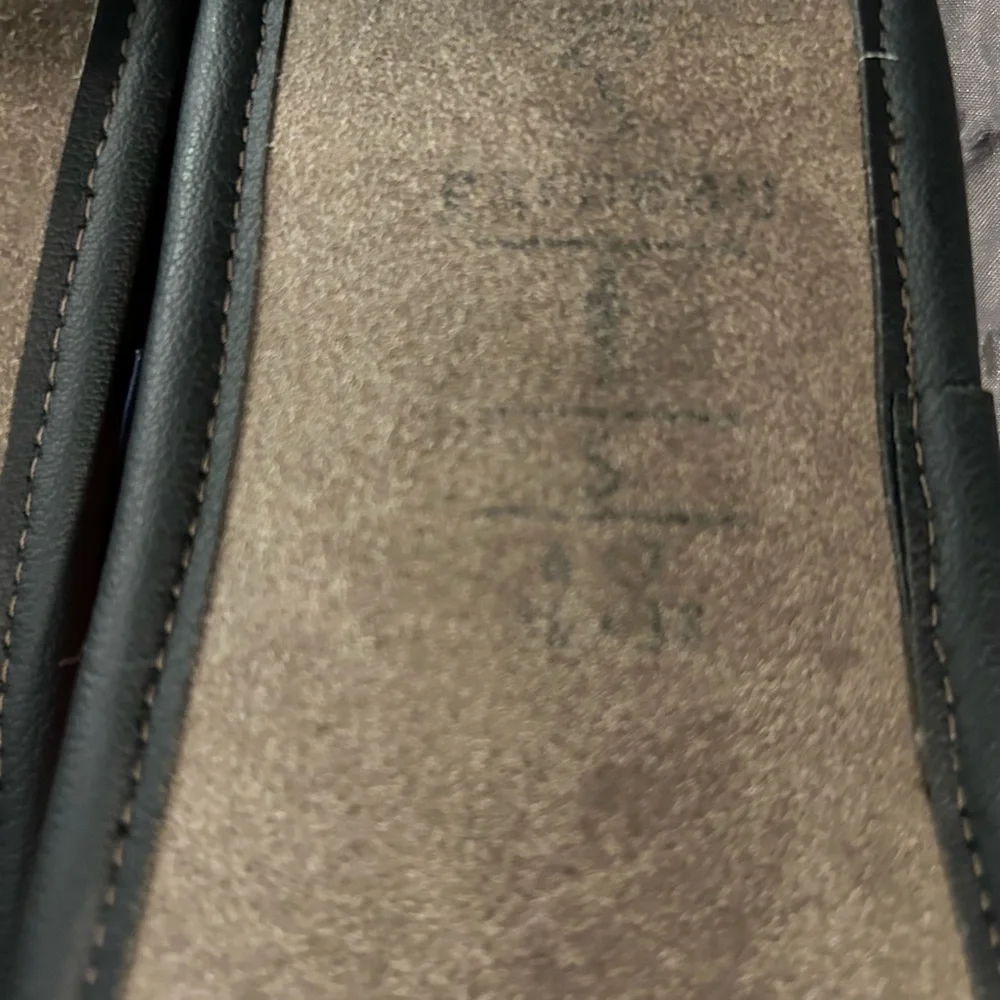 Garneau Slippers - Picture 3 of 4